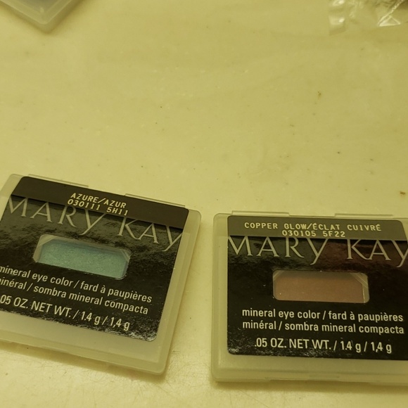 Makeup - Picture 2 of 2